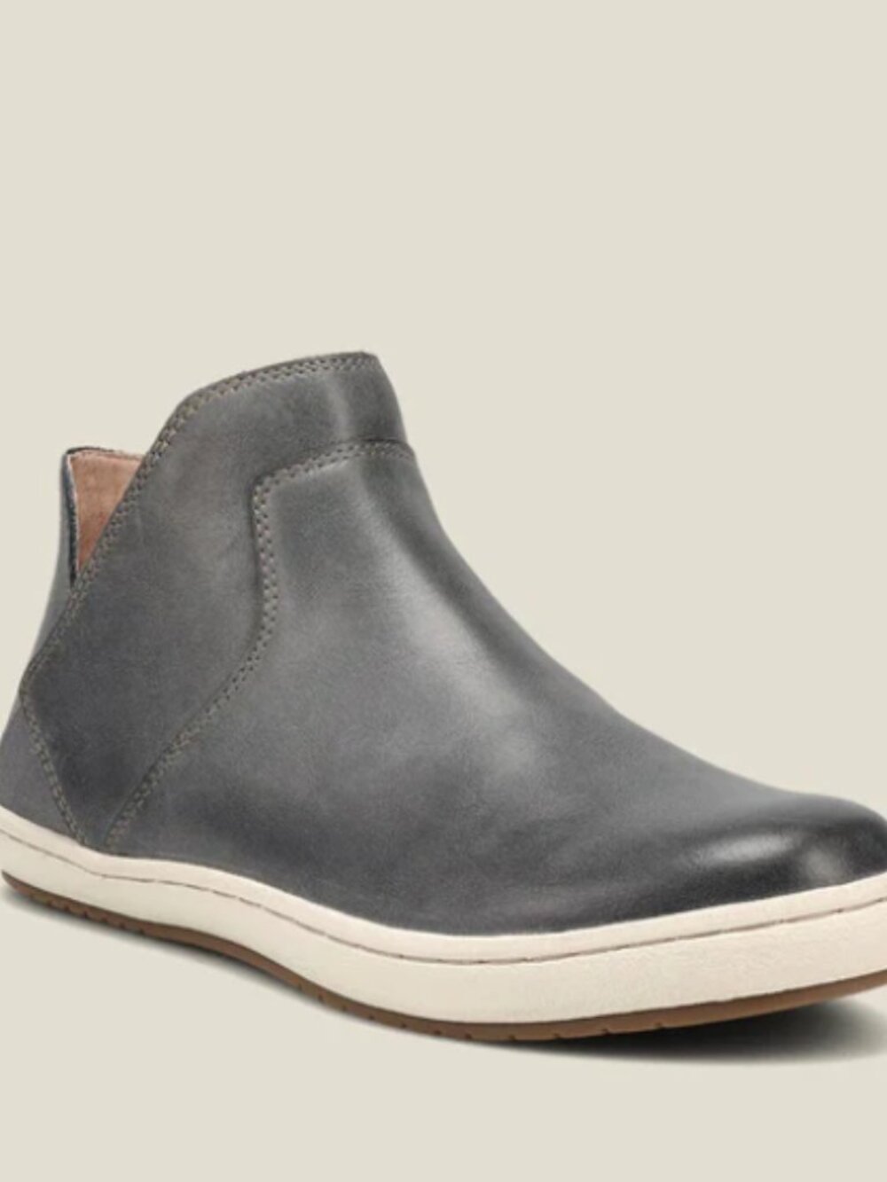 NIB Taos Unity bootie in steel